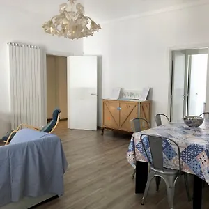 marcos-house.hotelitalianriviera.com/